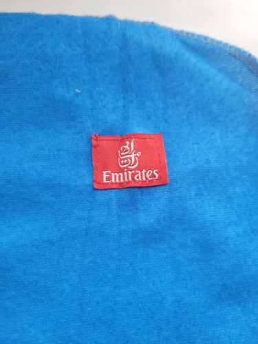 EMIRATES Fly with Me aereo con persone coperta da viaggio 31" x 31" - Foto 3 di 7
