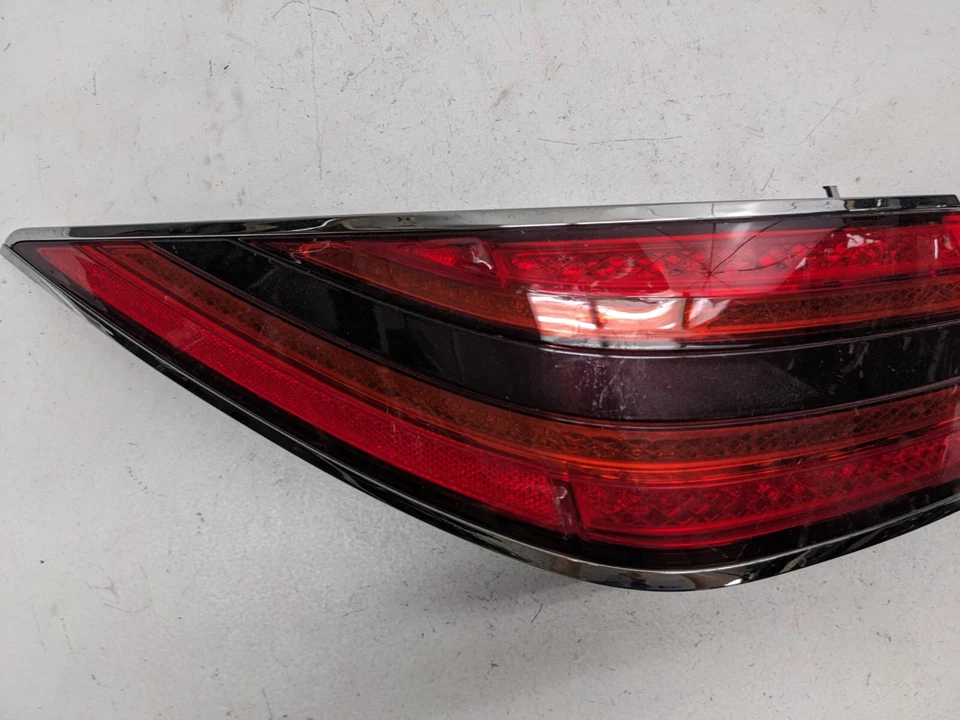 Luz trasera izquierda del conductor Genesis G90 LED 2020 - 2022 TL12 Foto 4 de 4