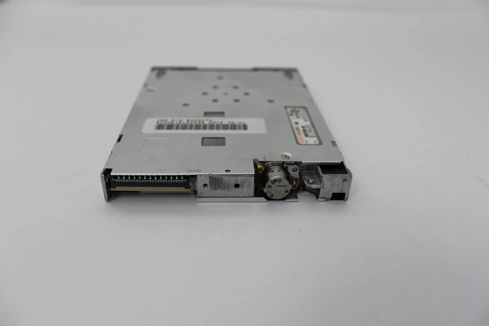 UNIDAD DE DISQUETE INTERNA TEAC FD-05HG 668 1,44 MB 3,5 19307526-68 CON GARANTÍA Foto 4 de 4