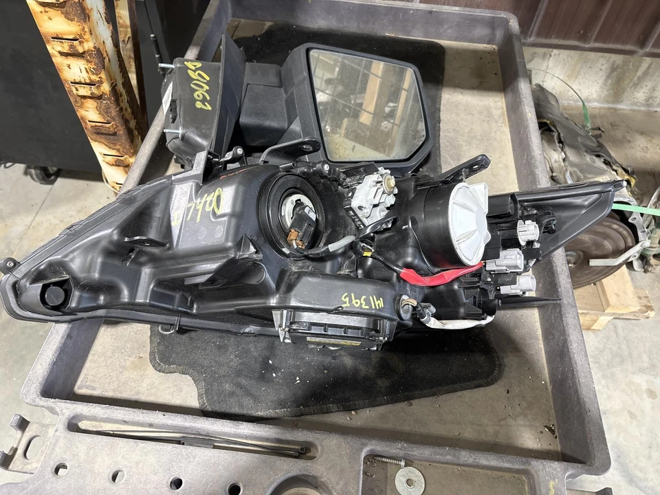 Conjunto de farol direito usado serve: 2013 Lexus ES350 xenônio HID grau direito B - Imagem 4 de 4