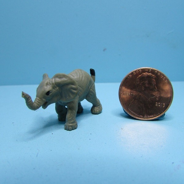 Dollhouse Miniature Plastic Rubber Toy Elephant MUL6007