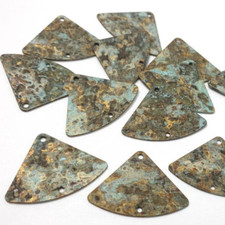 18ps Earring connector Textured triangle brass blank Verdigris rustic patina 652