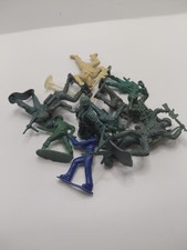 Plastic Infantry Toy 130 Soldiers Figures Assorted Colors Lot