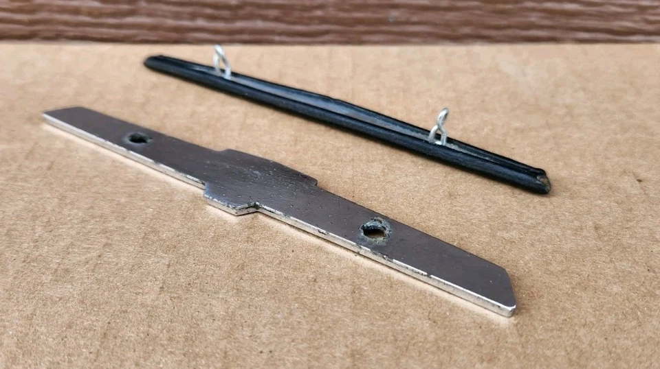 Ford Thunderbird 1964-66 adorno de asiento negro, emblema, placa de identificación, insignia original Foto 4 de 4