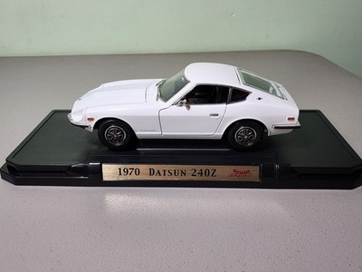 Road Signature Die Cast Metal Deluxe Edition 1970 Datsun 240Z White 1/18 Used