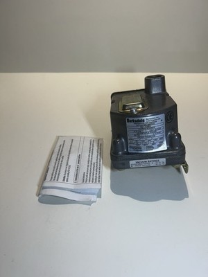 Barksdale D2T-H18SS 60PSI Actuated Vacuum Pressure Switch
