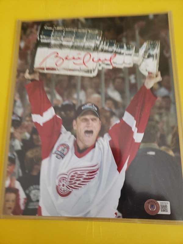 Brett Hull Autographed 8x10 Photo Detroit Red Wings Beckett COA Signed Auto