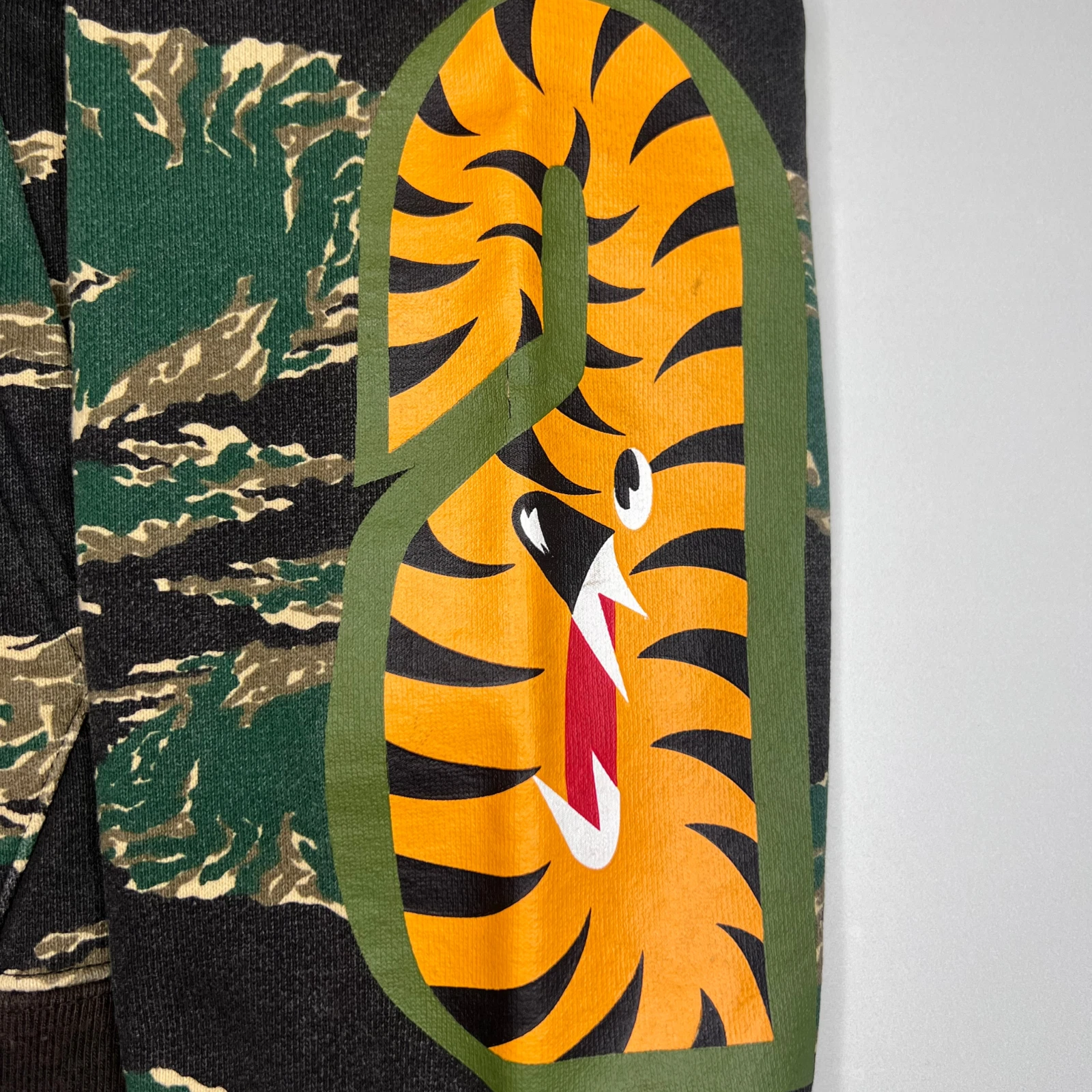 A BATHING APE (BAPE) Felpa con cappuccio full zip A Bathing Ape Tiger Camo M (si adatta a Small) verde buone condizioni