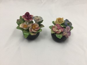 PAIR-2-VINTAGE-COALPORT-BONE-CHINA-ENGLAND-MINIATURE-CERAMIC-POTS-W-FLOWERS