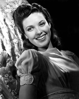 Linda Darnell smiling glamorous portrait 8x10 inch photo