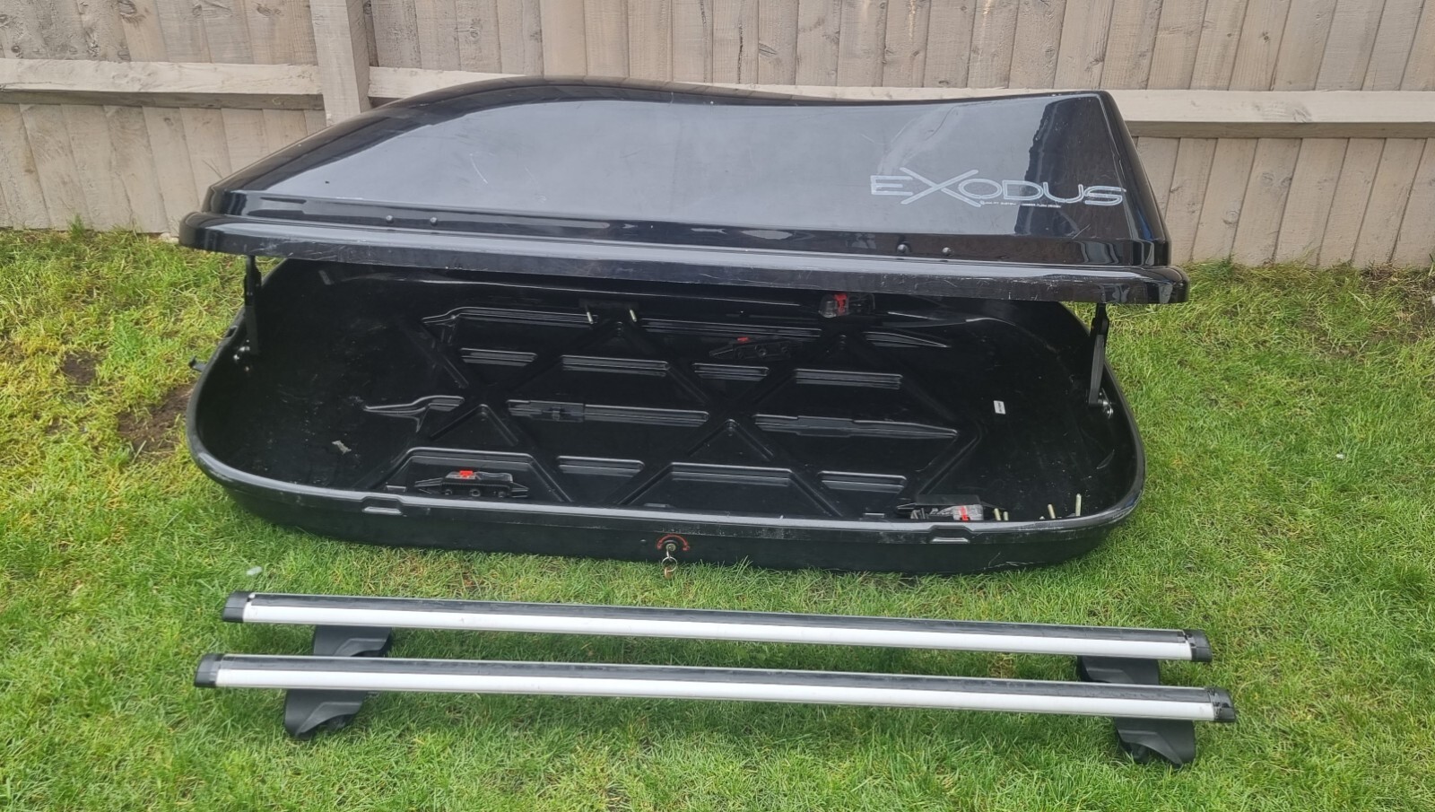 Exodus Roof Box With Roof Thule Roof Bars eBay