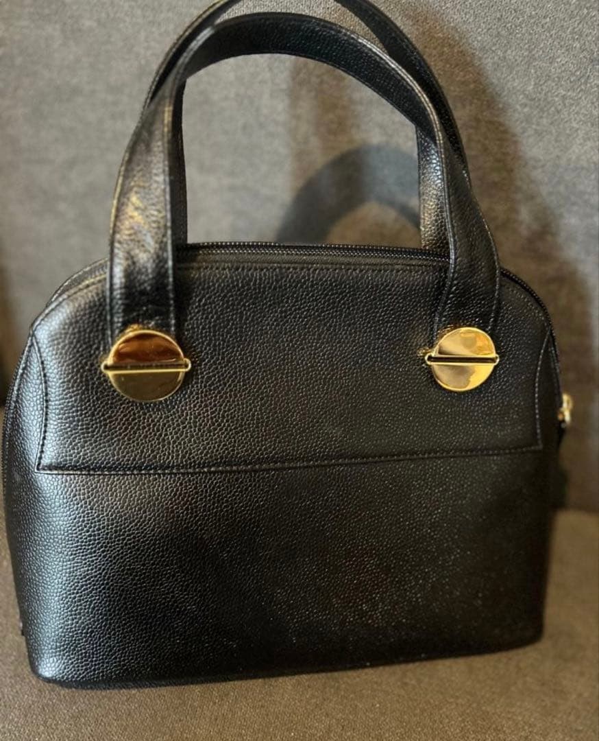 GIVENCHY Vintage Handbag in Caviar Skin thumbnail 3