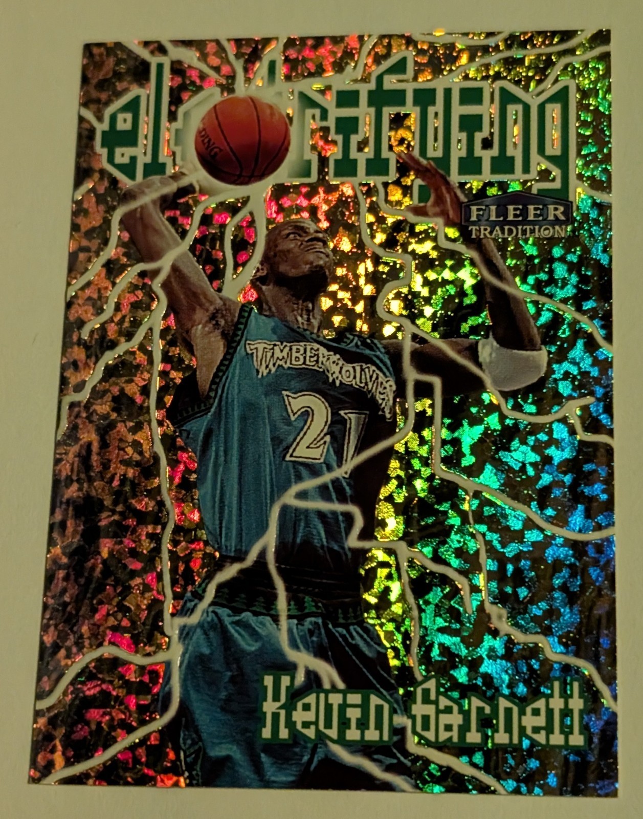 1998-99 Fleer Tradition Electrifying Kevin Garnett 2 Of 10 RARE Embossed Insert!