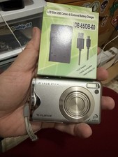 Fujifilm FinePix F20 Silver 6.3MP Digital Camera Battery Charger TESTED