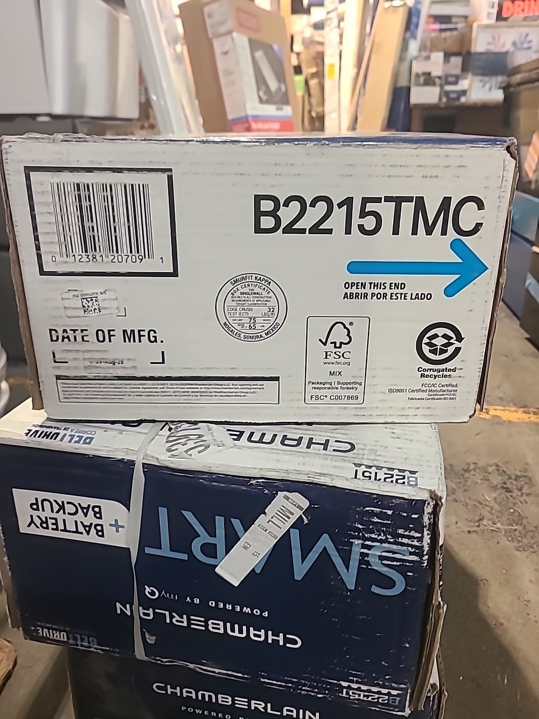 CHAMBERLAIN B2215T Garage Door Opener with Battery Backup, Black. NEW