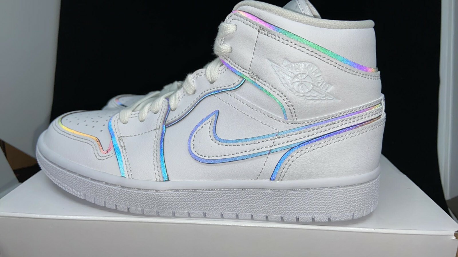 Jordan 1 mid iridescent reflective white footlocker shop