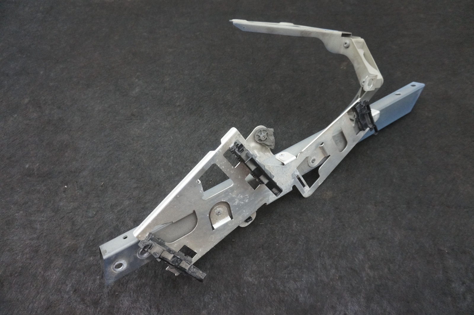 Rear Left Driver Side Upper Support Bracket OEM 4S0813499 Audi R8 4S 2018-23