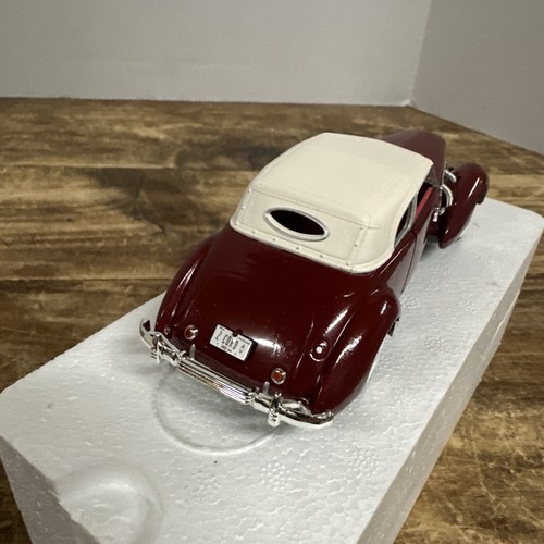 Signature Models 1937 CORD 812 SUPERCHARGED Diecast Car Red White Open Box - Picture 4 of 6