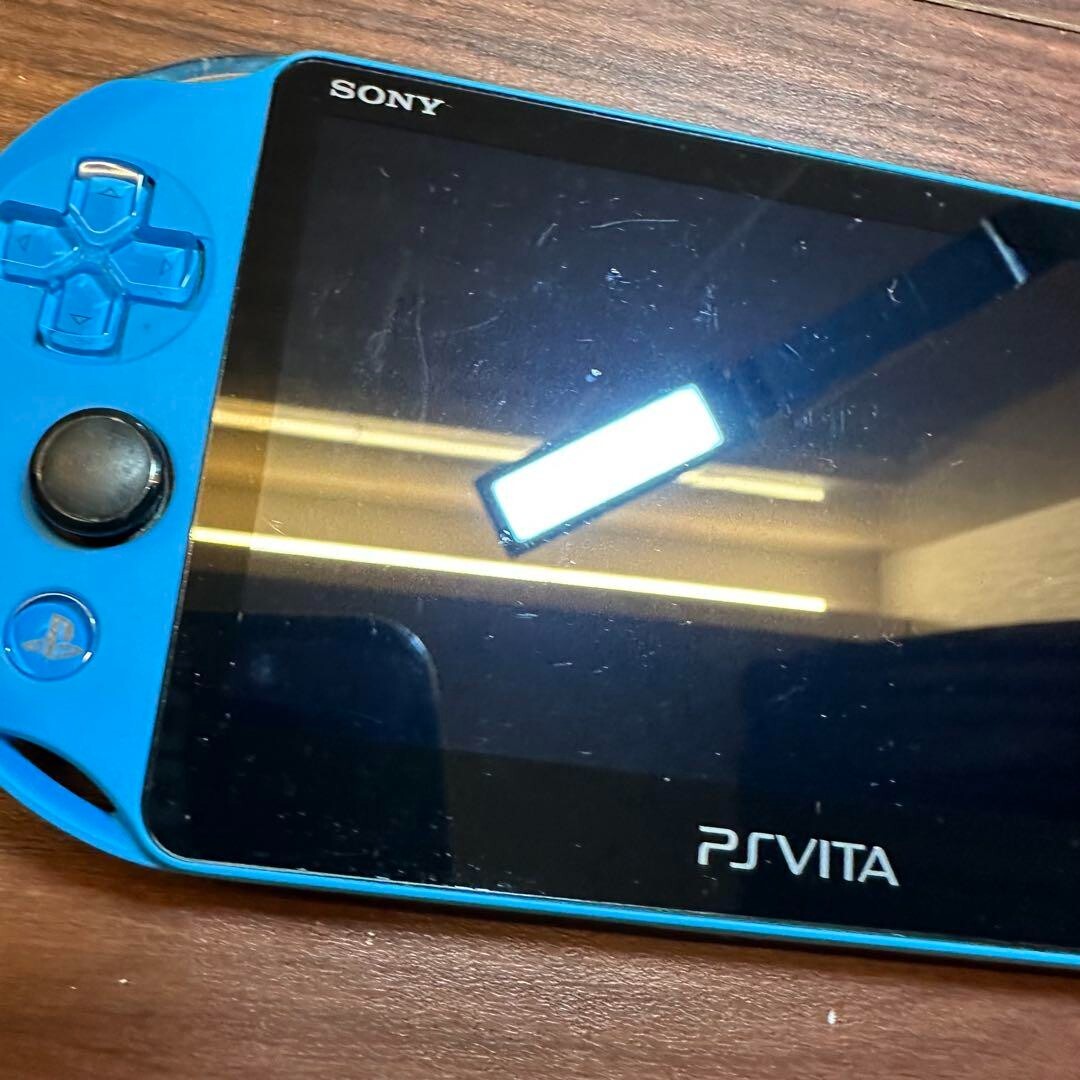 PlayStation Vita - PSVITA 2000版アクアブルー 32GB おまけ付き Amazon | PlayStation Vita Wi-Fiモデル アクア・ブルー(PCH