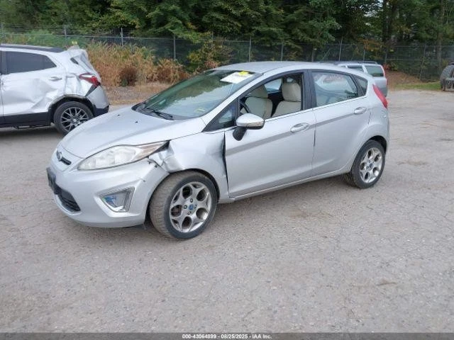 Used Air Cleaner Assembly fits: 2011 Ford Fiesta AT Grade A Foto 2 de 4