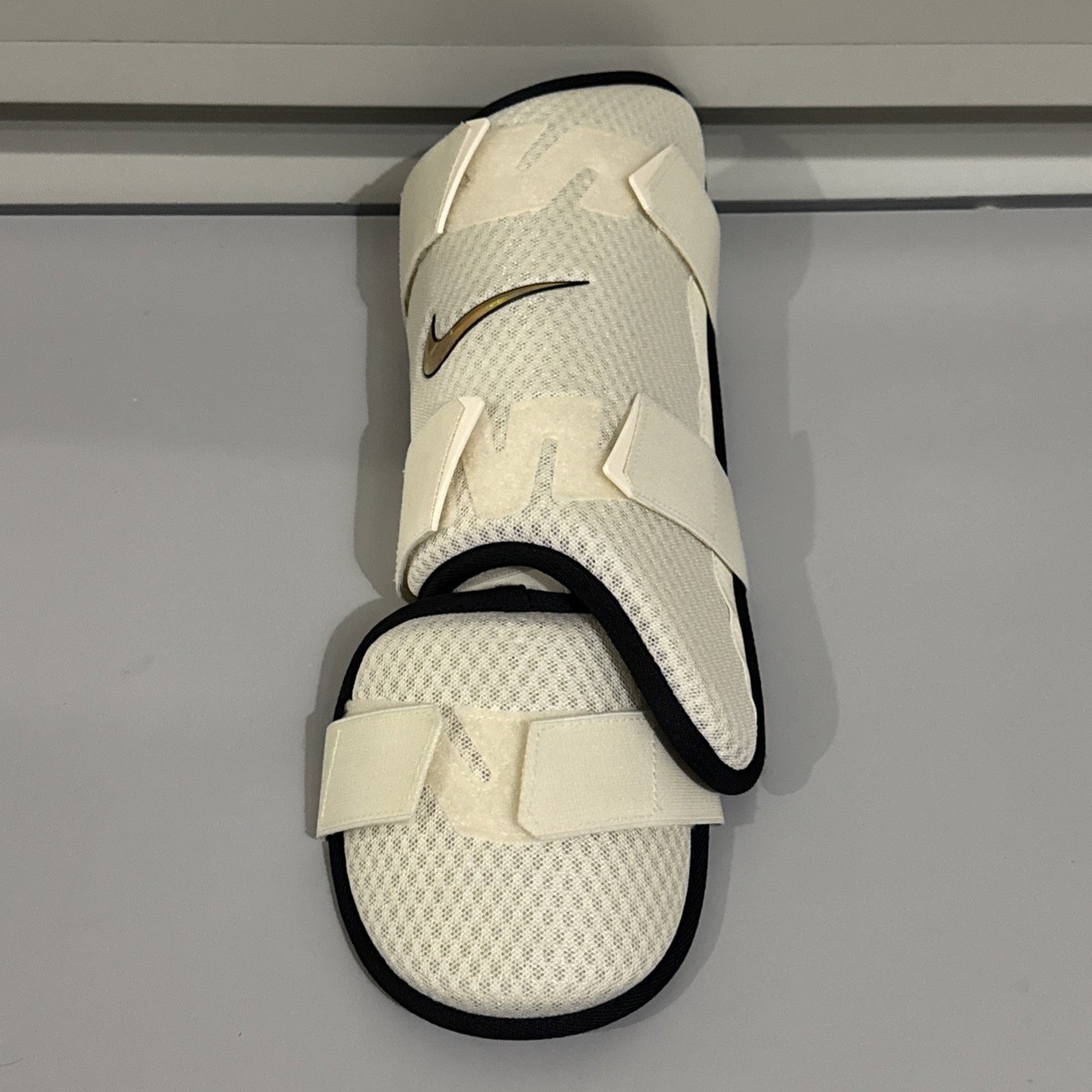 Nike Diamond Elite Batter's Leg Guard Adult OSFM Cream Gold RIGHT
