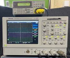 TEKTRONIX TDS5104B DPO Oscilloscope 4CH 1GHz 5GS/s 3M SM J2 USB PW3 JA3 JE3 RG