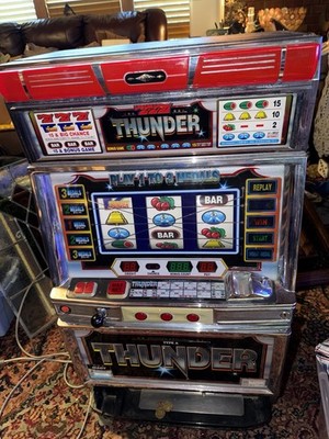 THUNDER slot machine, skill stop style with tokens Works Great!!