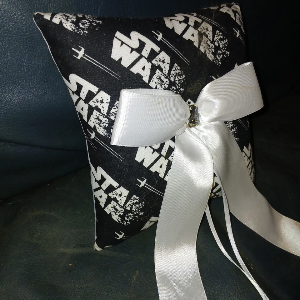 Almohada anillo de boda Star Wars Darth Vadar con bling y arco 7,5" x 7,5" fantasía Foto 4 de 4