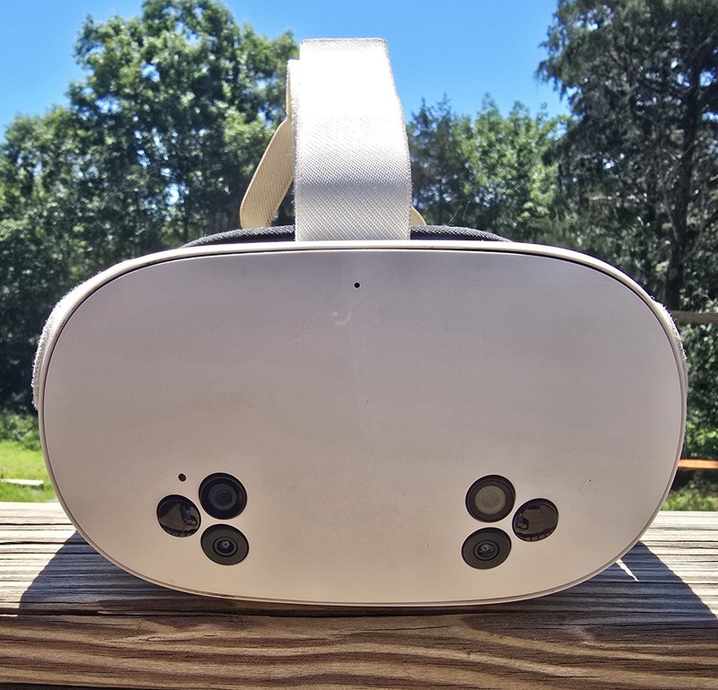 Meta Quest 3 Virtual Reality Headset 128GB White with Controllers and Charger
