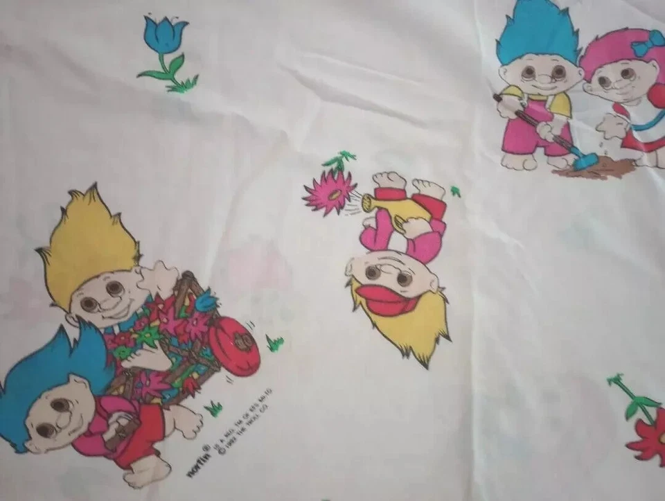 Trolls Jardín Divertido Tela Hoja Chatarra Longitud Pieza 35 x 15 Pulgadas Foto 2 de 2