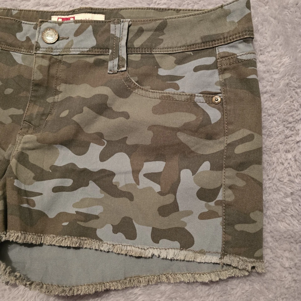 Vintage l.e.i Ashley Low Rise Green Camo Raw Hem Denim Shorts Juniors Sz 13 Reg  - Image 3 of 4