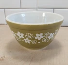 Pyrex 401 Spring Blossom Green Crazy Daisy 1.5 Pt Nesting Mixing Bowl ~ Vintage