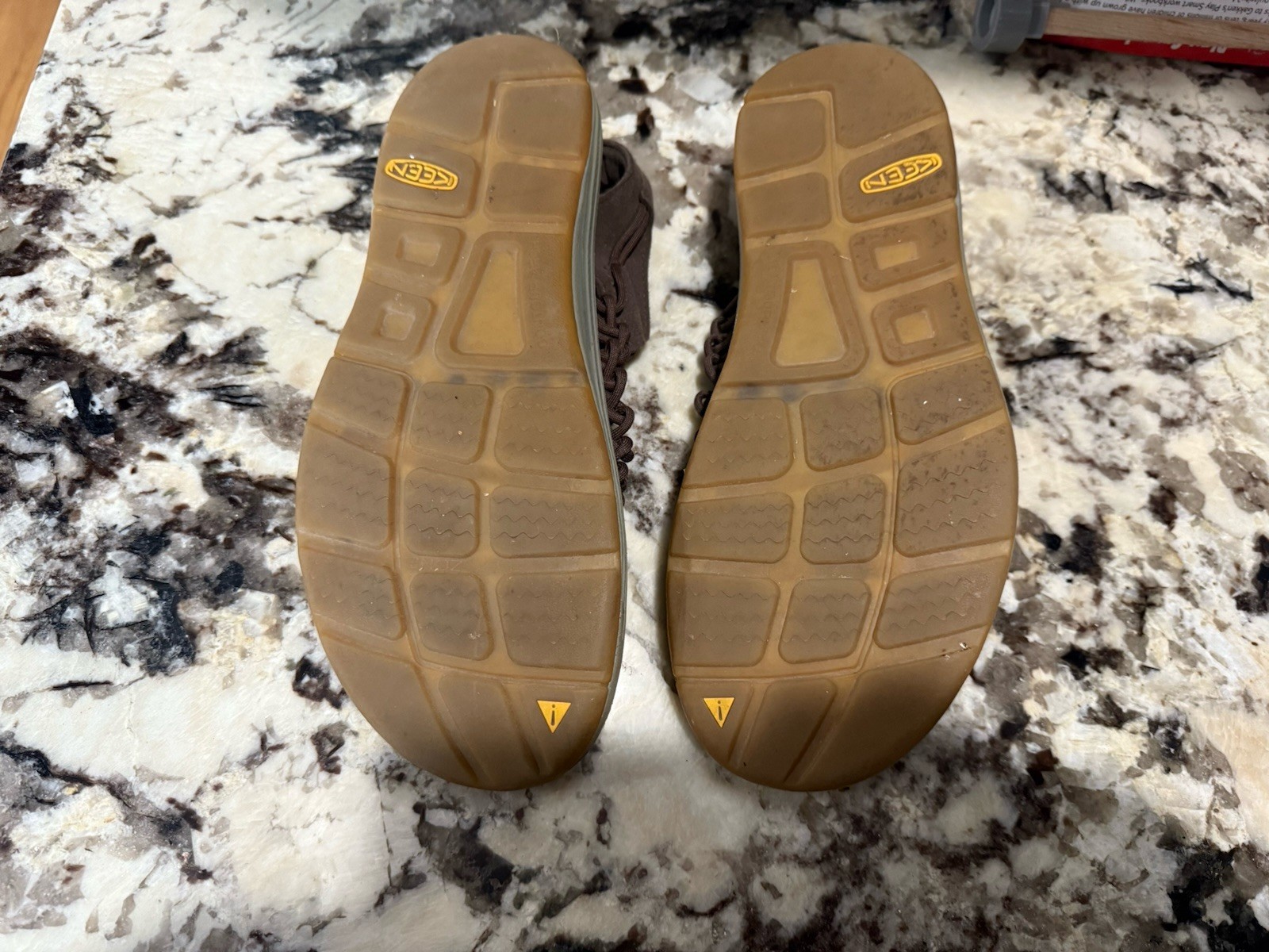 Sandali Keen Uneek da uomo taglia 10 5 US marrone corda elastica corda barca scarpe da acqua