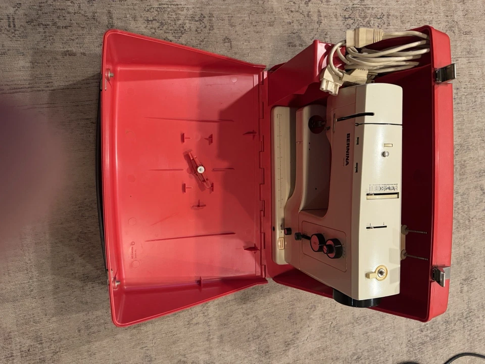 Máquina de coser mecánica Bernina 830 Record vintage con estuche Foto 2 de 4