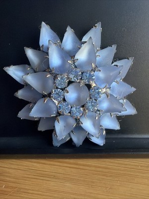 Beautiful Vintage Juliana Brooch Blue Satin Teardrop Stones Tiered Silver Back