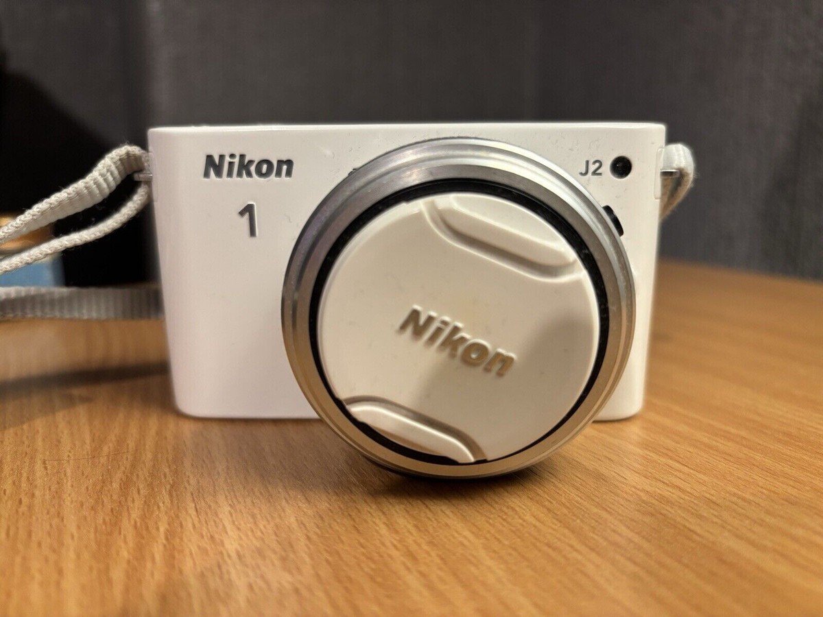 Nikon 1 J2 Compact Camera 10.1MP + Lens 11-27.5mm + 8GB SD CARD