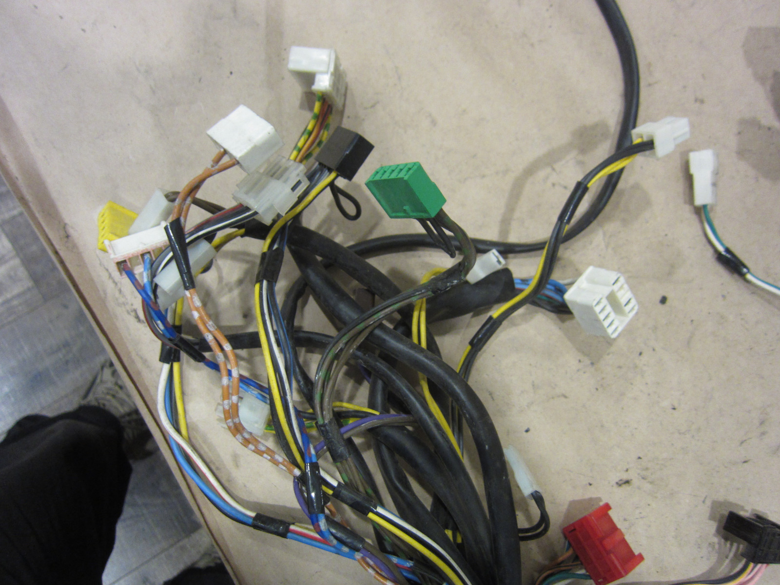 Ferrari Mondial QV - Central Tunnel Harness - P/N 133740