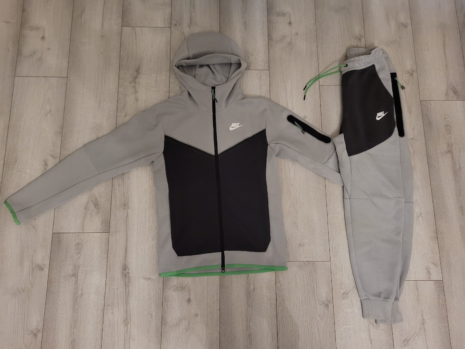 Nike Tech Fleece Tracksuit men's Rare Sold Out image 3