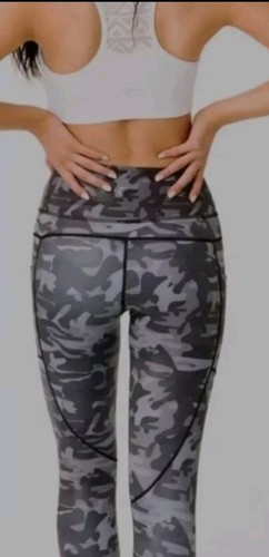 ZYIA ACTIVE Black Camo Metallic Pocket Light n Tight Hi-Rise Capri | Size 2 - Picture 6 of 18