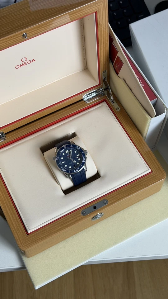 OMEGA Seamaster Diver 300M 42mm Blue Wave Dial Rubber Strap Auto Date, photo 1 of 5