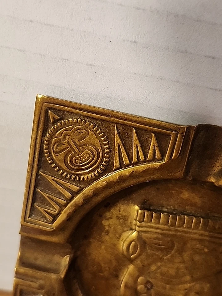 Antiguo cenicero de cobre martillado figuras aztecas cuadrado Foto 2 de 4