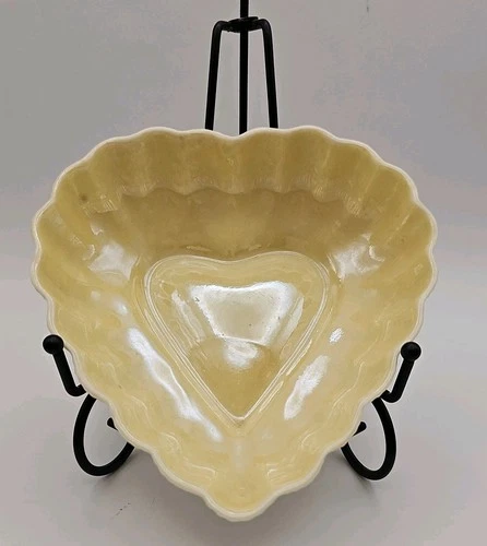 Vintage Belleek Cream Yellow Ceramic Heart Dish Trinket Dish Ireland 5"
