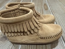 Minnetonka Toddler Size 6 Tan Suede Fringe Bootie Moccasins Soft Sole 1297T NWOT