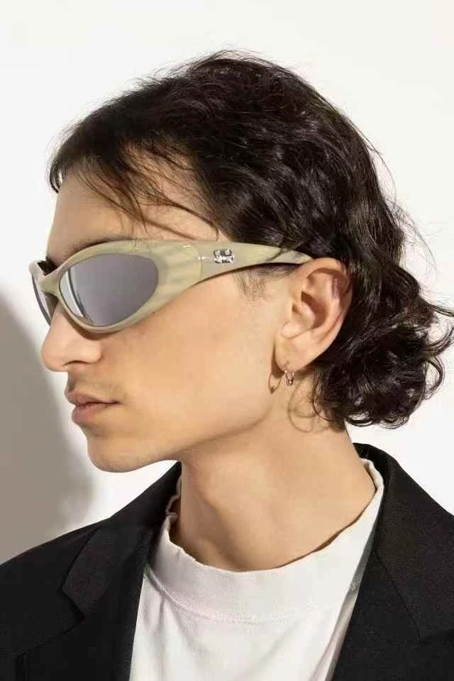 Gafas de sol Balenciaga Sporty B redondas en blanco ¡RARAS! Foto 3 de 4