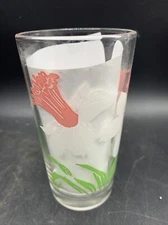 Boscul Peanut Butter Glass: Daffodil, white flowers with pink center