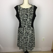 Chaps A-Line Dress Size L Womans Black White Geo Stretch Knit Cap Sleeve 