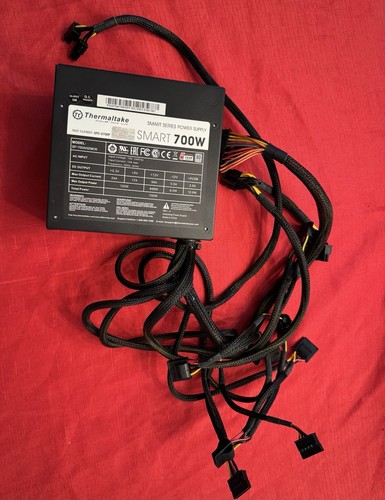 Thermaltake Smart Series 700W 120mm Ultra Quiet Fan 80 PLUS Standard Certified - 第 2/10 張圖片
