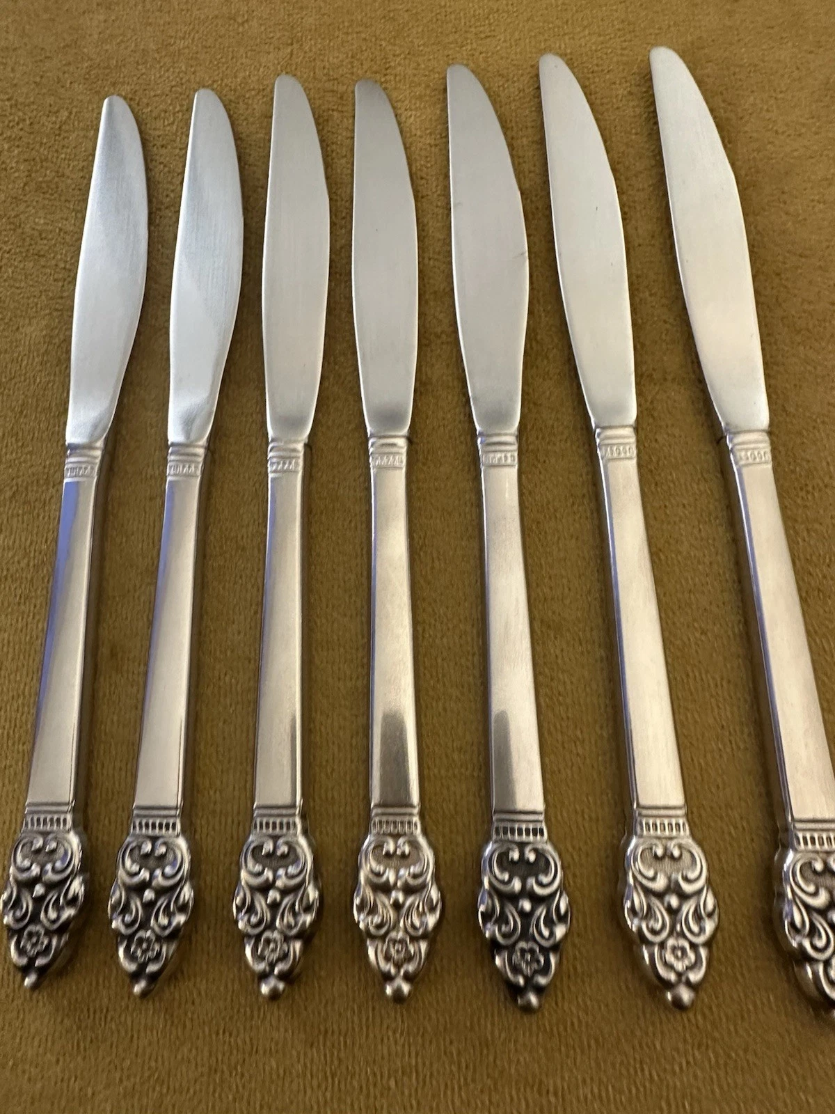 (7) DINNER KNIVES Oneida VINLAND Satin Stainless Community