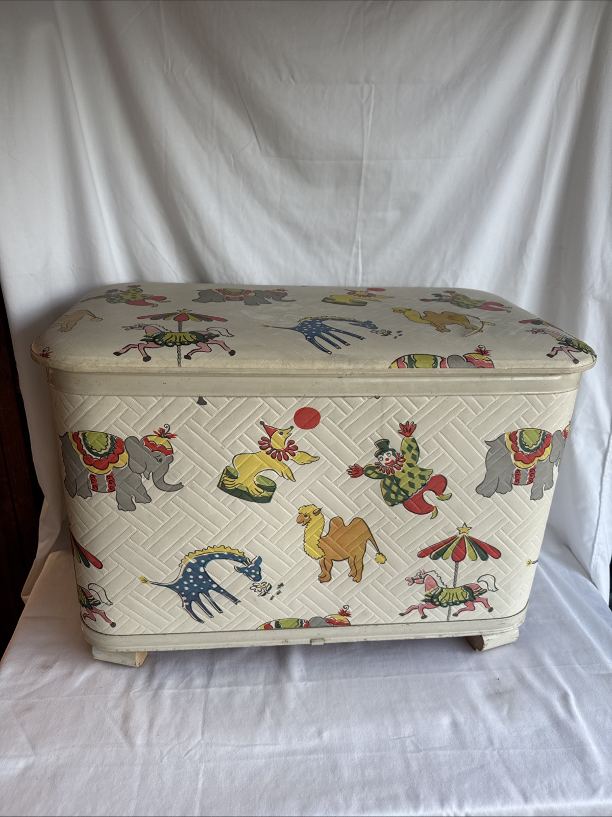 Vintage Pearl Wick Gay Time Quilted Vinyl Toy Chest Hamper Box