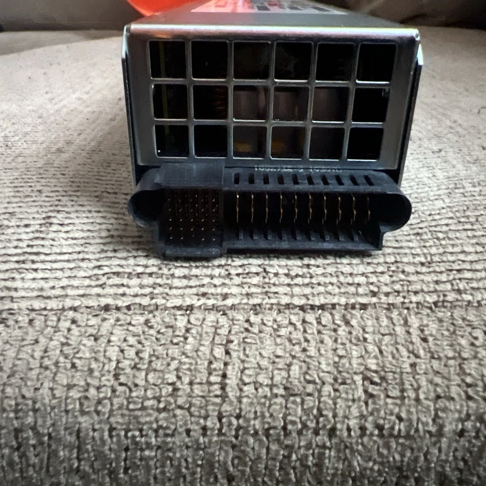 Fuente de alimentación Cisco NCS-1100W-ACRV NCS 5500 AC 1100W puerto-s escape/back-to-front Foto 2 de 4